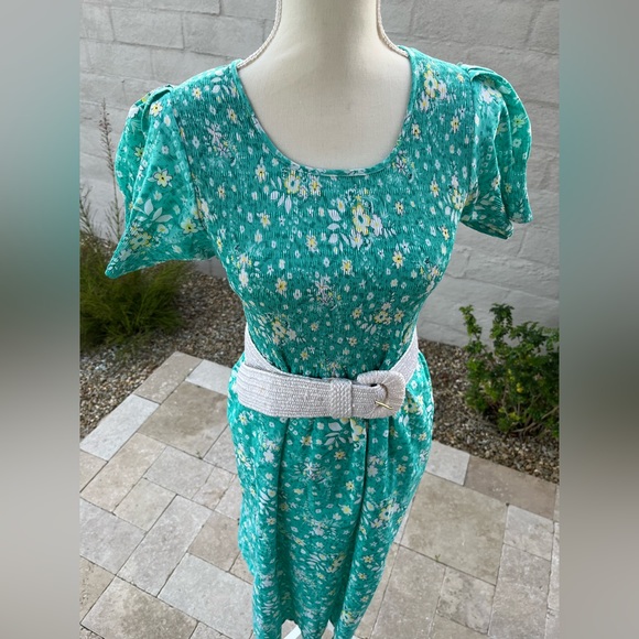 Retro smocked puff sleeve floral midi dress - Picture 2 of 7